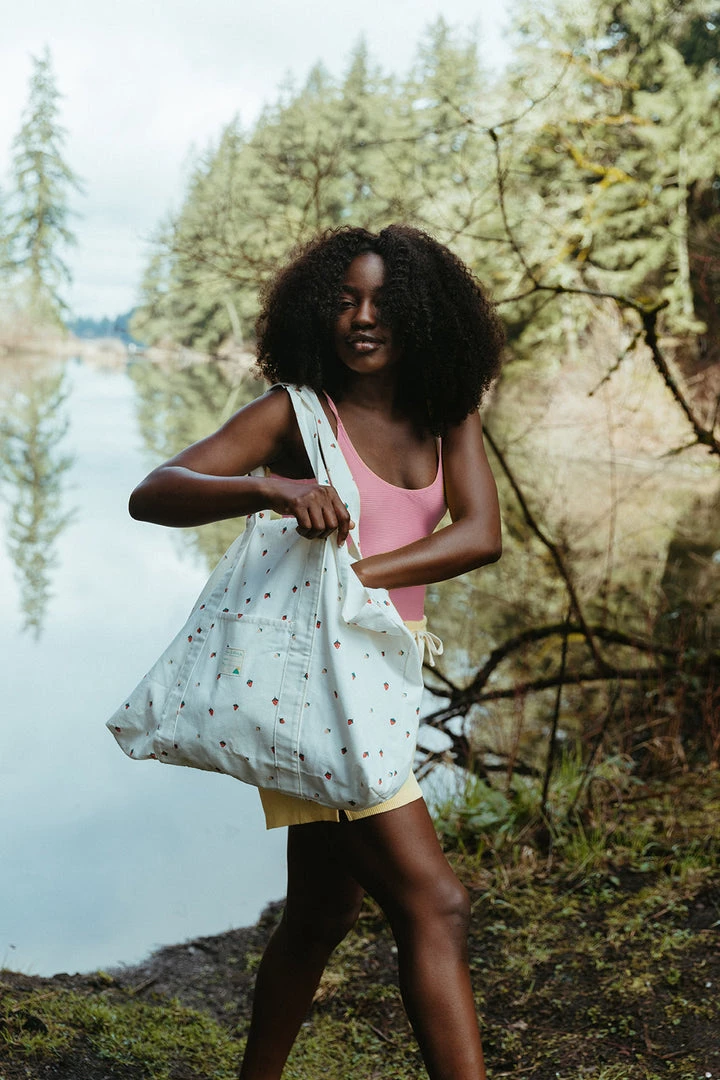 Fin & Vince Beach Tote - Strawberries 3 Fin & Vince Beach Tote - Strawberries