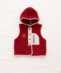 Fin & Vince Sherpa Vest - Chili Sale